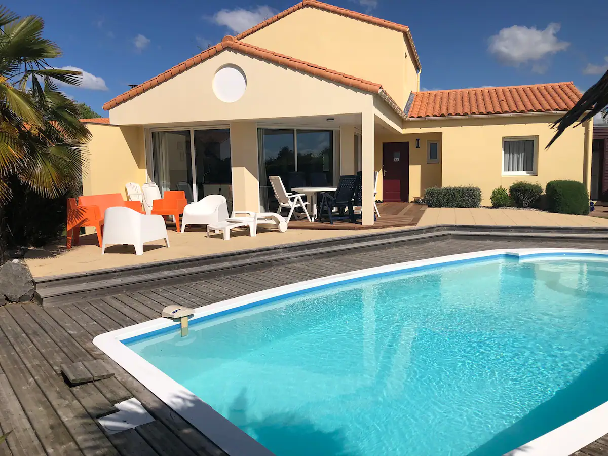 Belle villa, piscine chaufee a 2min de l ocean